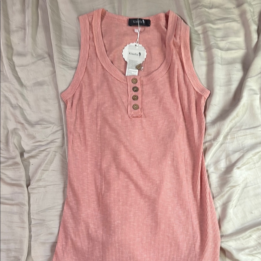 Pink Fitted Sleeveless Tank Top with Buttoned Style